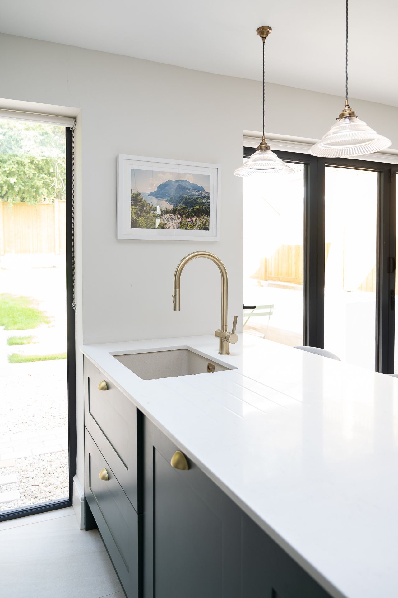 Single-handle kitchen faucet with pull cord